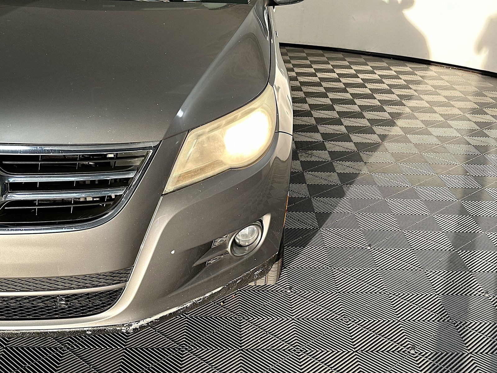 Used 2010 Brown Volkswagen S image 9