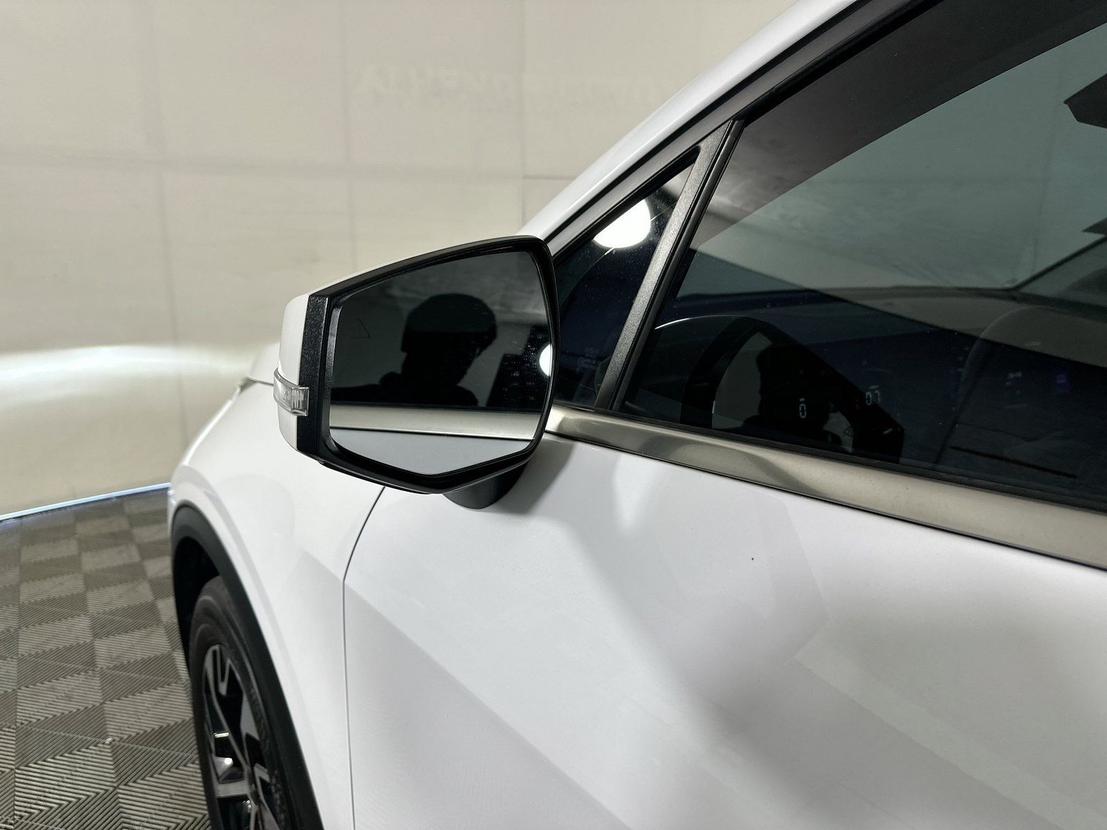 Used 2023 Glacial White Pearl Kia EX image 10