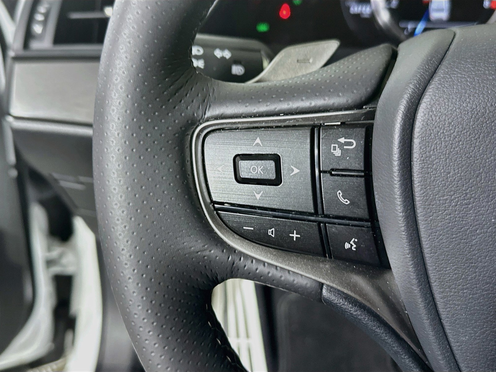 Used 2023 Ultra White Lexus 350 F Sport image 16