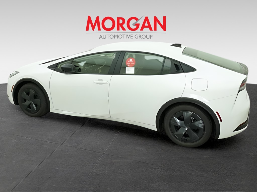 New 2027 Pearl Toyota LE image 4