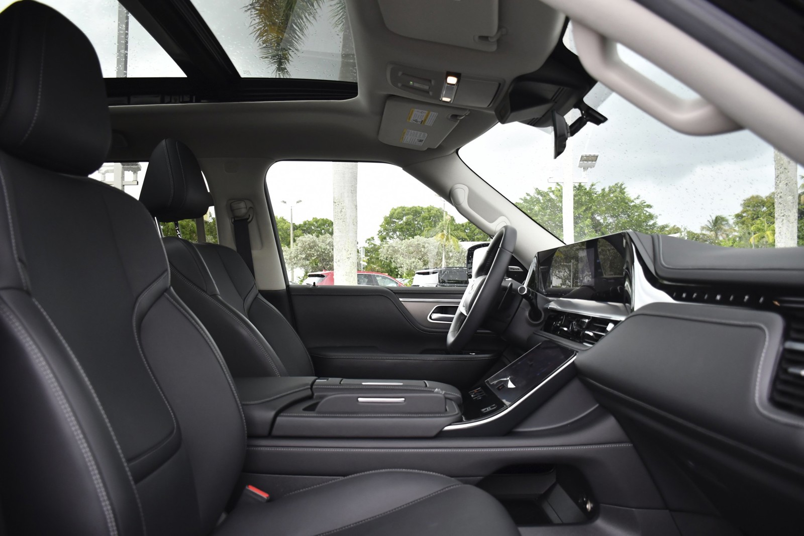 Used 2025 Black Obsidian INFINITI PURE image 29