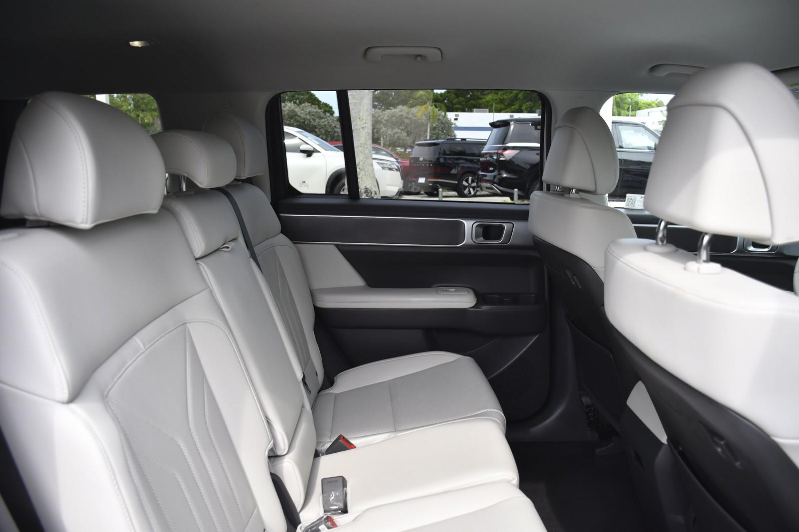 Used 2025 Serenity White Hyundai SEL image 27