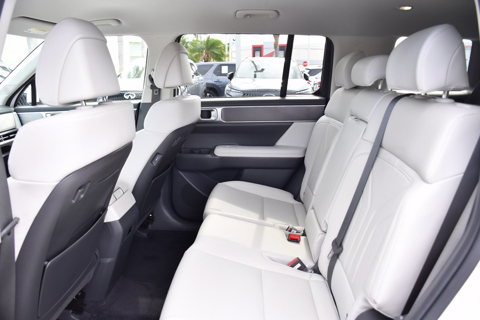 Used 2025 Serenity White Hyundai SEL image 23
