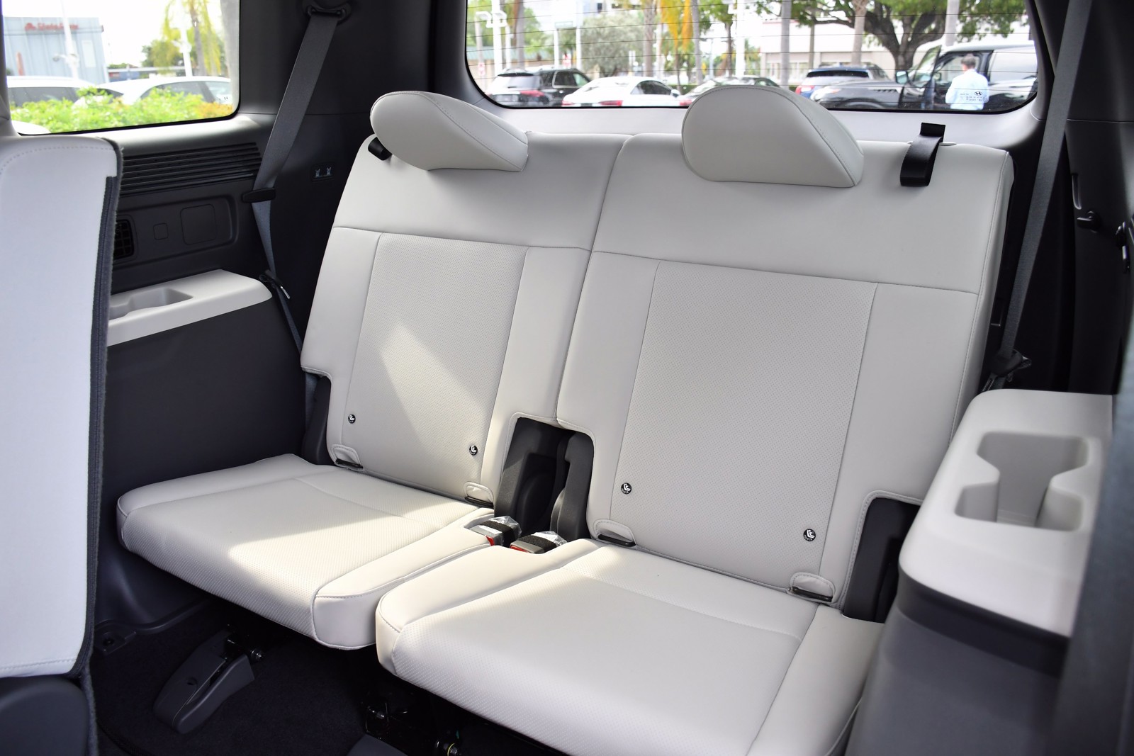 Used 2025 Serenity White Hyundai SEL image 25