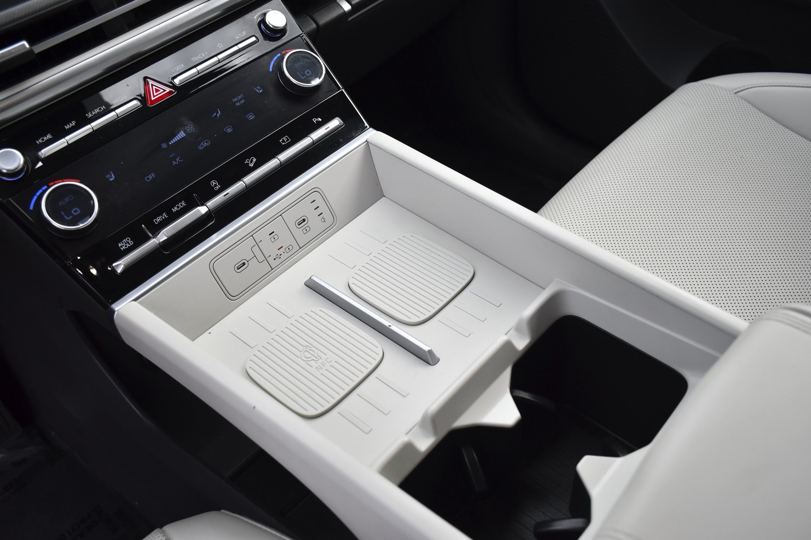 Used 2025 Serenity White Hyundai SEL image 13