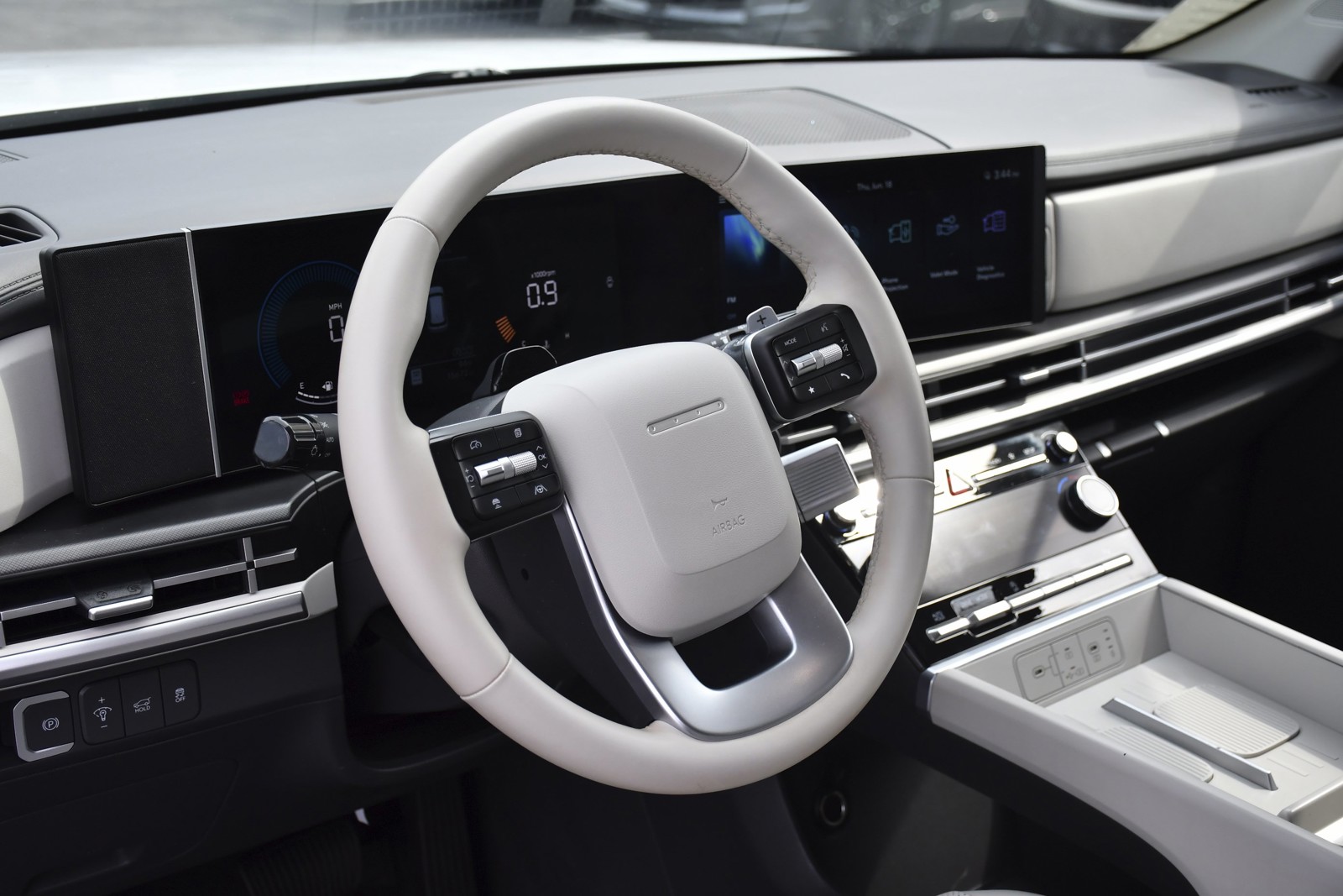 Used 2025 Serenity White Hyundai SEL image 21