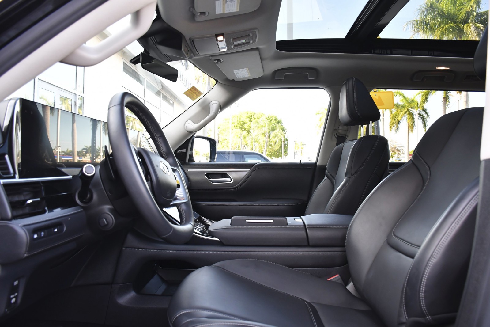 Used 2025 Black Obsidian INFINITI PURE image 21