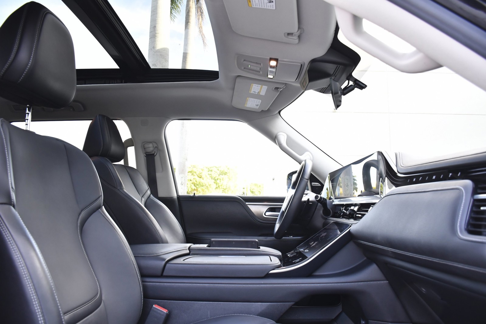 Used 2025 Black Obsidian INFINITI PURE image 30