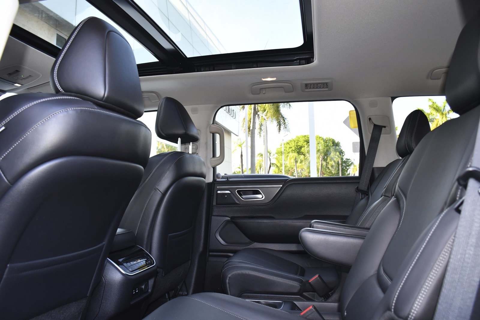 Used 2025 Black Obsidian INFINITI PURE image 24