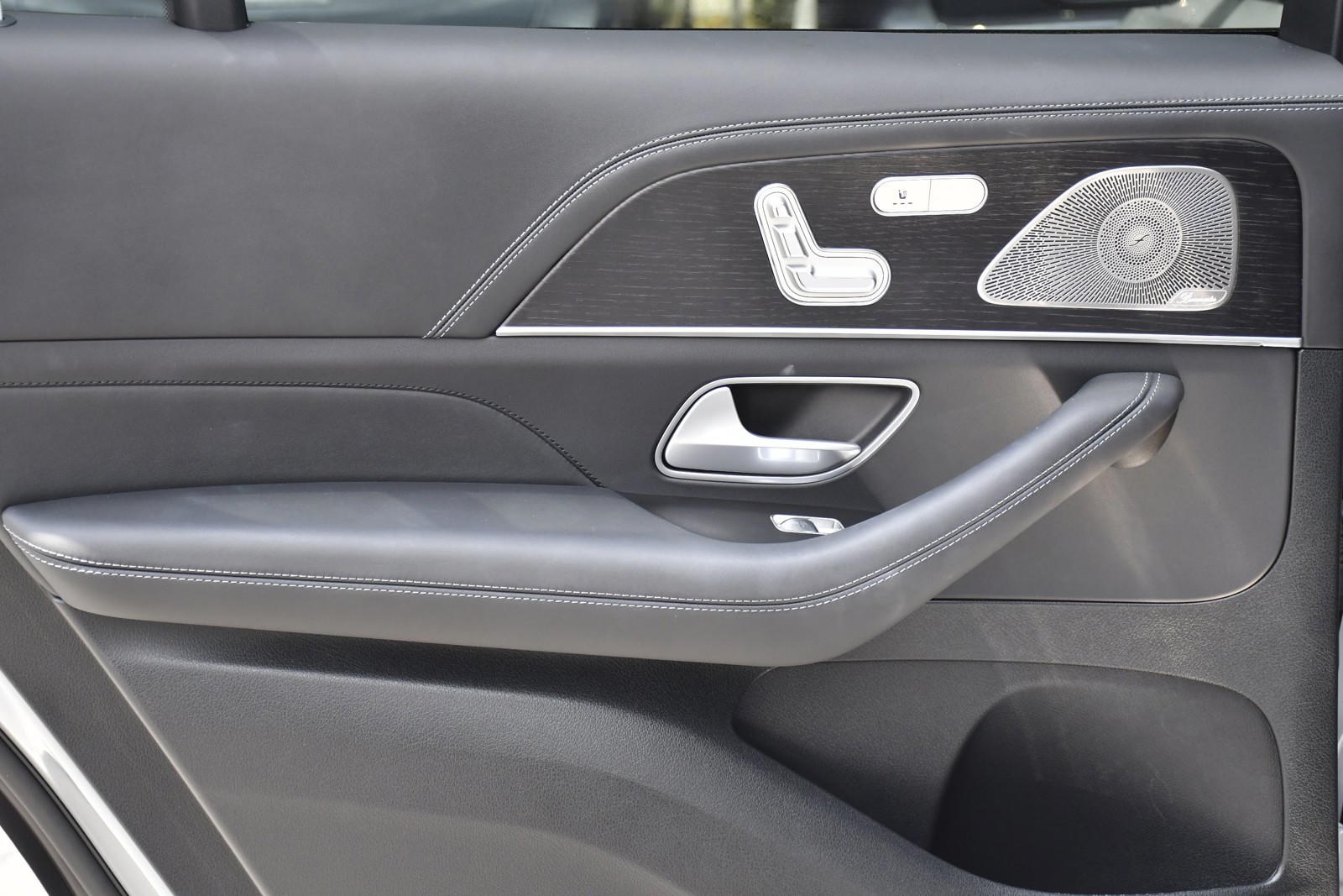 Used 2025 Gray Mercedes-Benz AMG® GLS 63 image 27