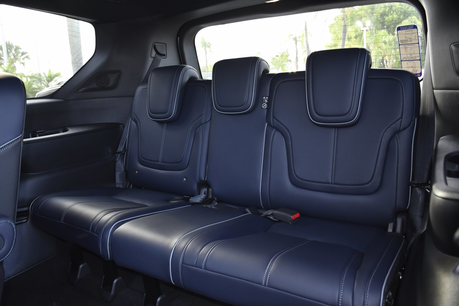 New 2026 Radiant White/Black Obsidian INFINITI SPORT image 28