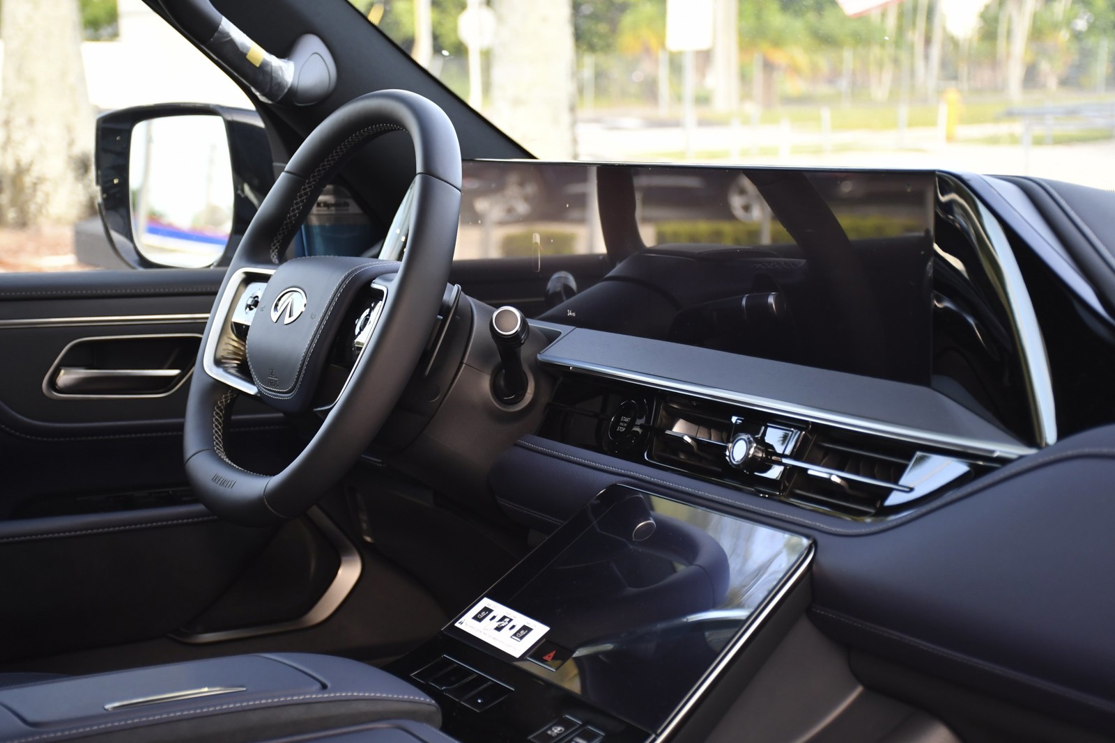 New 2026 Radiant White/Black Obsidian INFINITI SPORT image 34