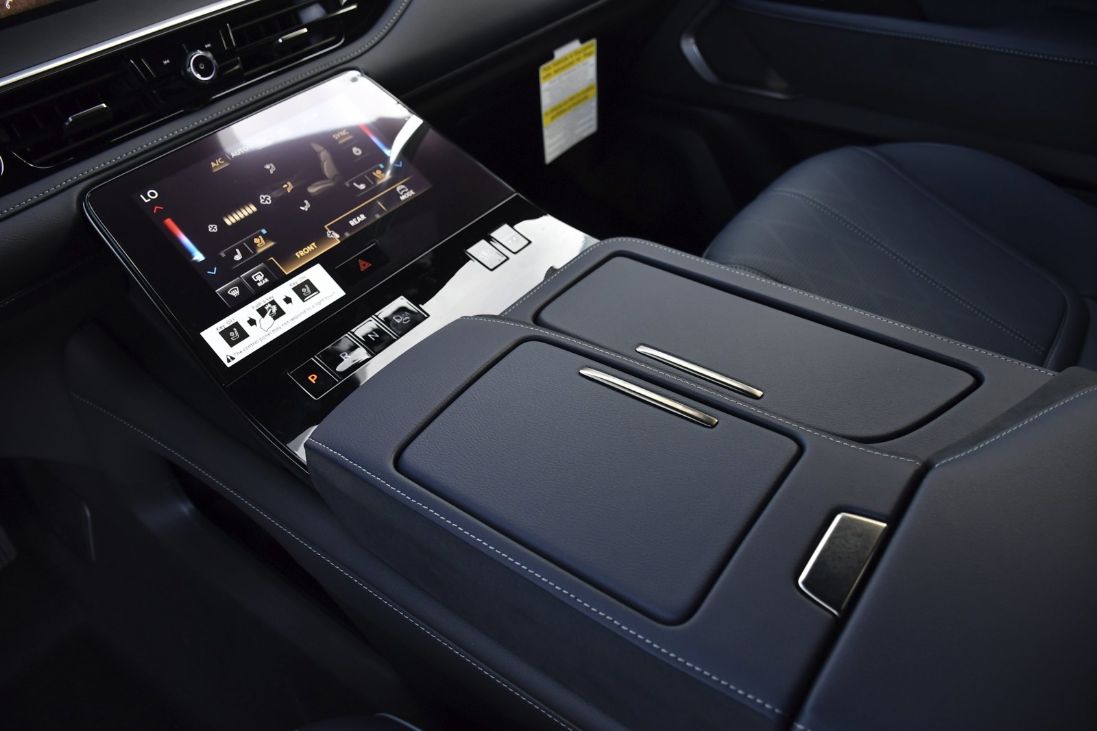 New 2026 Radiant White/Black Obsidian INFINITI SPORT image 12