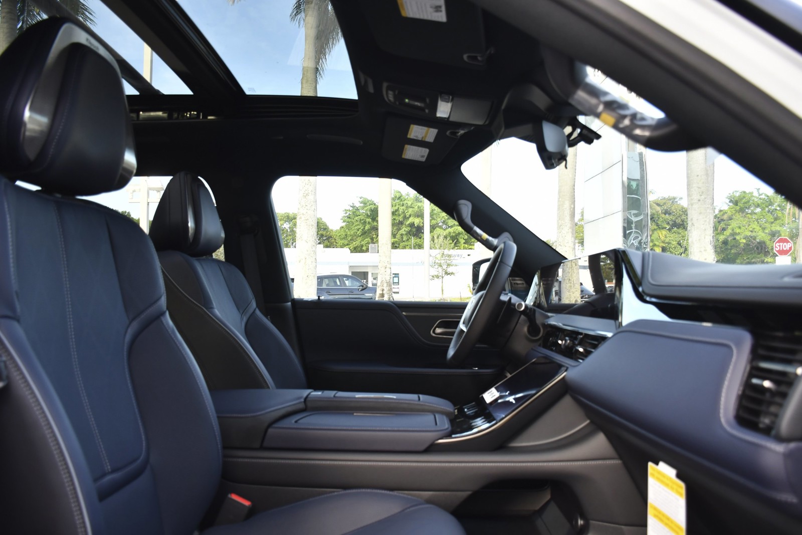 New 2026 Radiant White/Black Obsidian INFINITI SPORT image 33