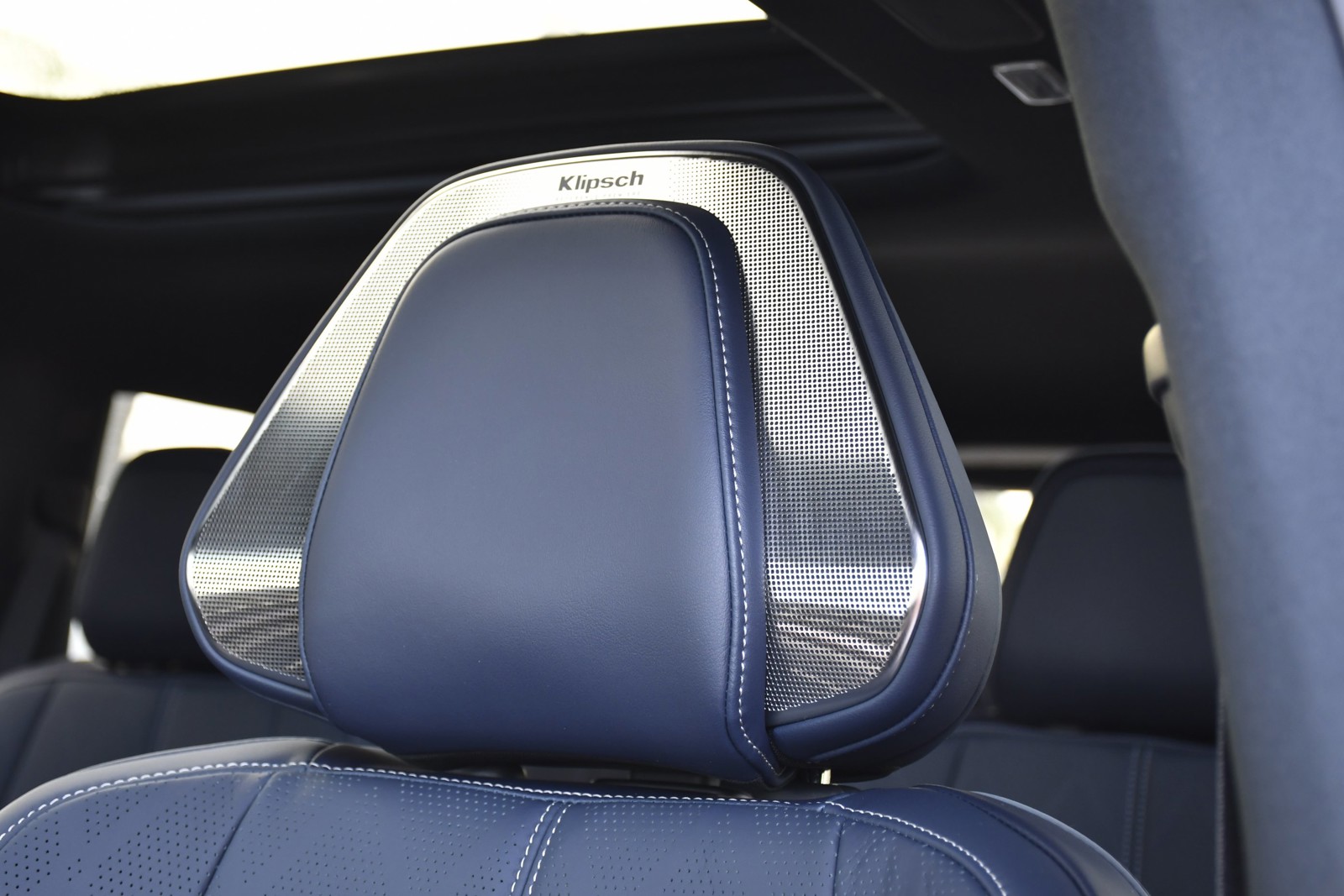 New 2026 Radiant White/Black Obsidian INFINITI SPORT image 29