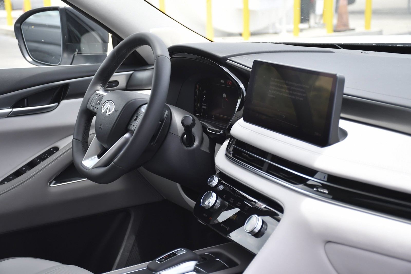 New 2027 Mineral Black INFINITI LUXE image 33