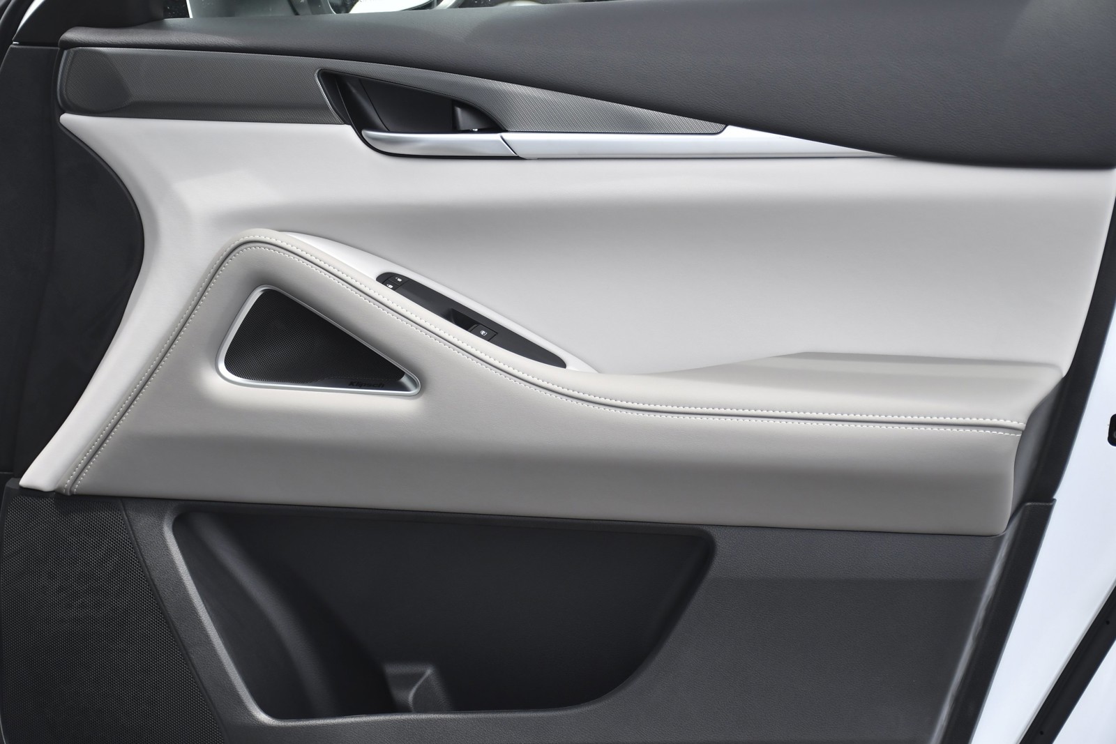 New 2027 Mineral Black INFINITI LUXE image 34