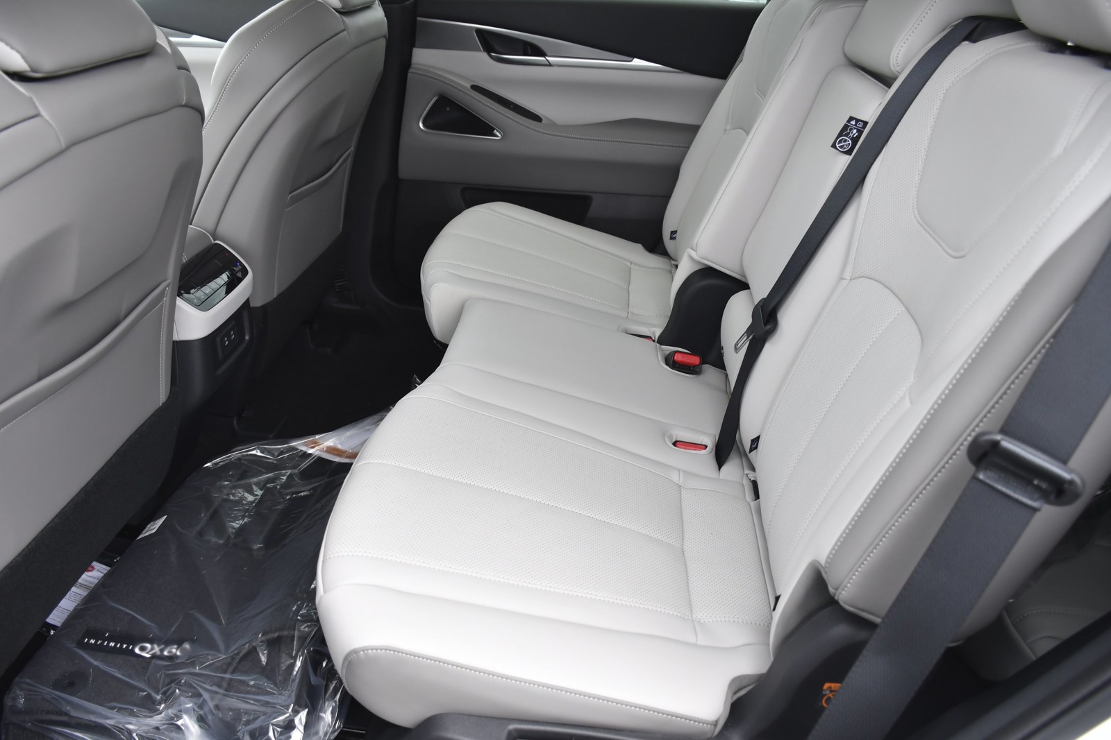 New 2027 Mineral Black INFINITI LUXE image 27