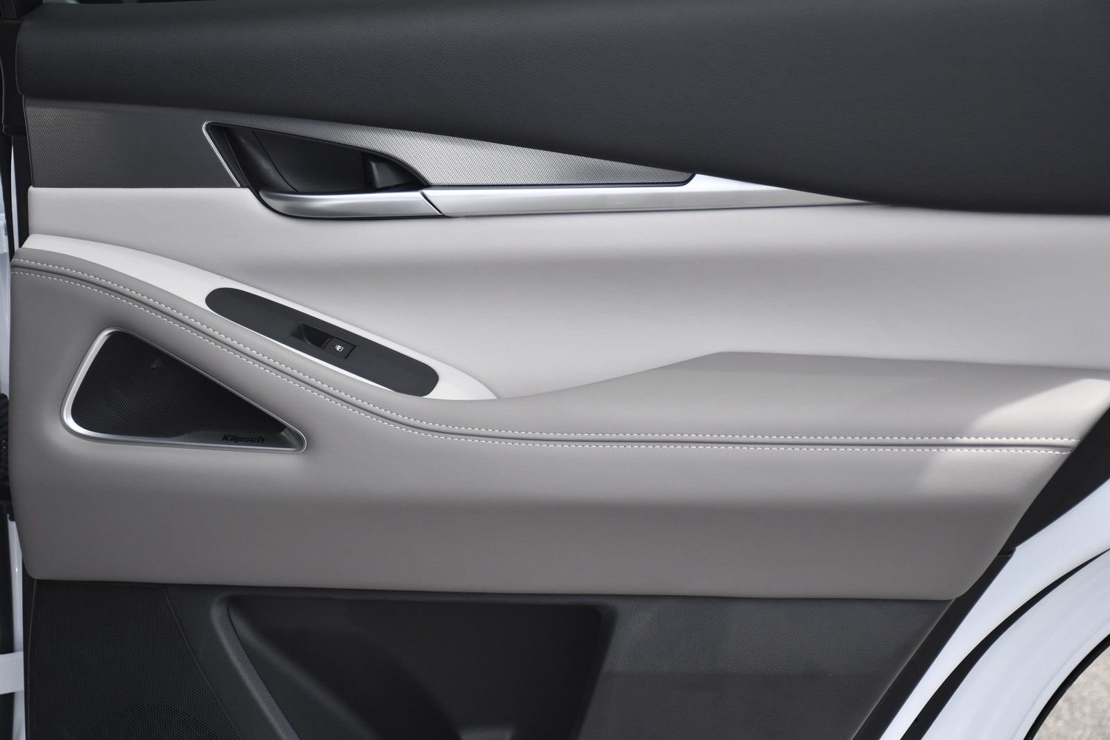 New 2027 Mineral Black INFINITI LUXE image 31