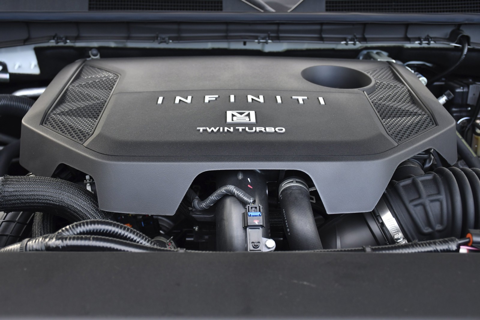 New 2027 Radiant White INFINITI SPORT image 37