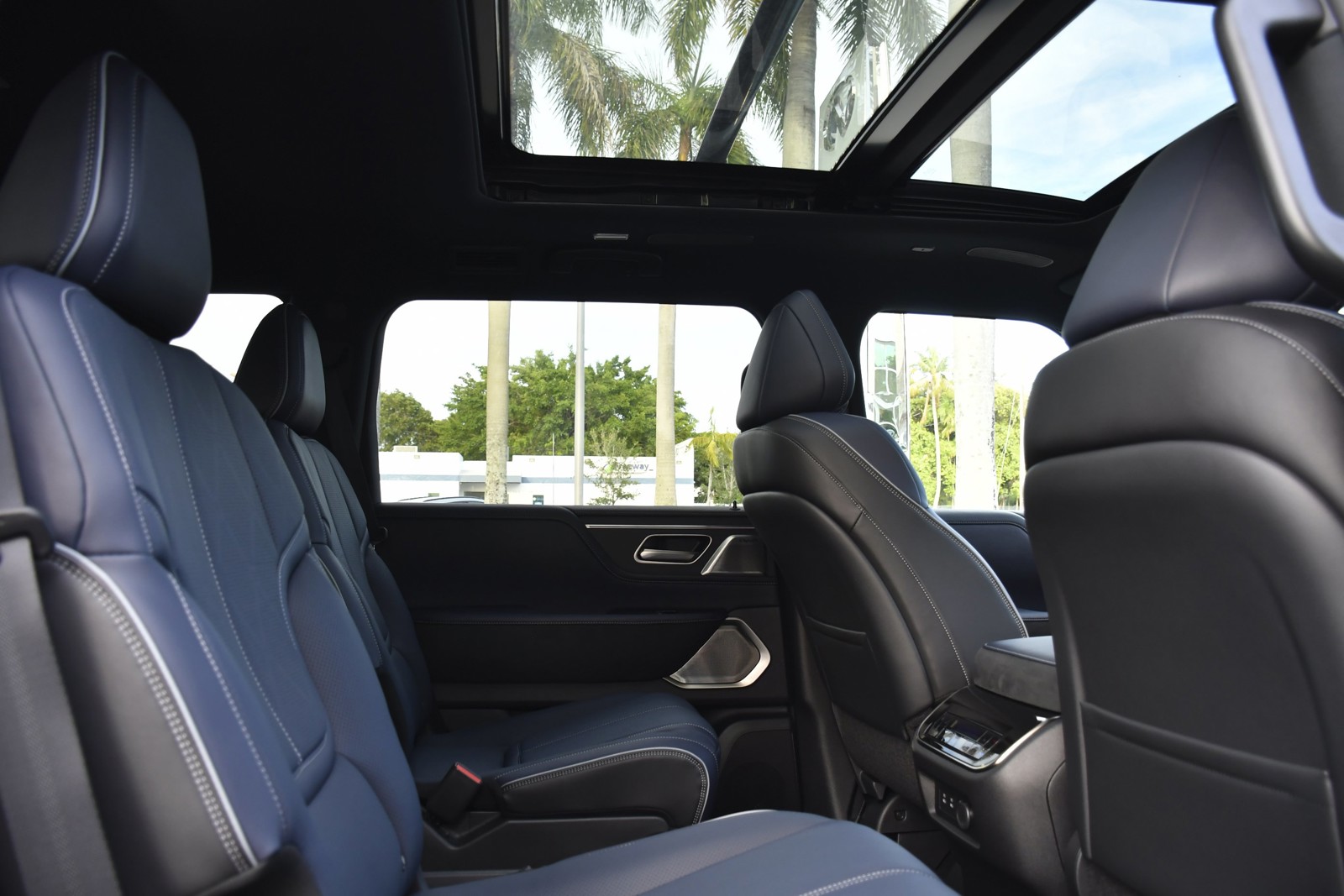 New 2027 Radiant White INFINITI SPORT image 30