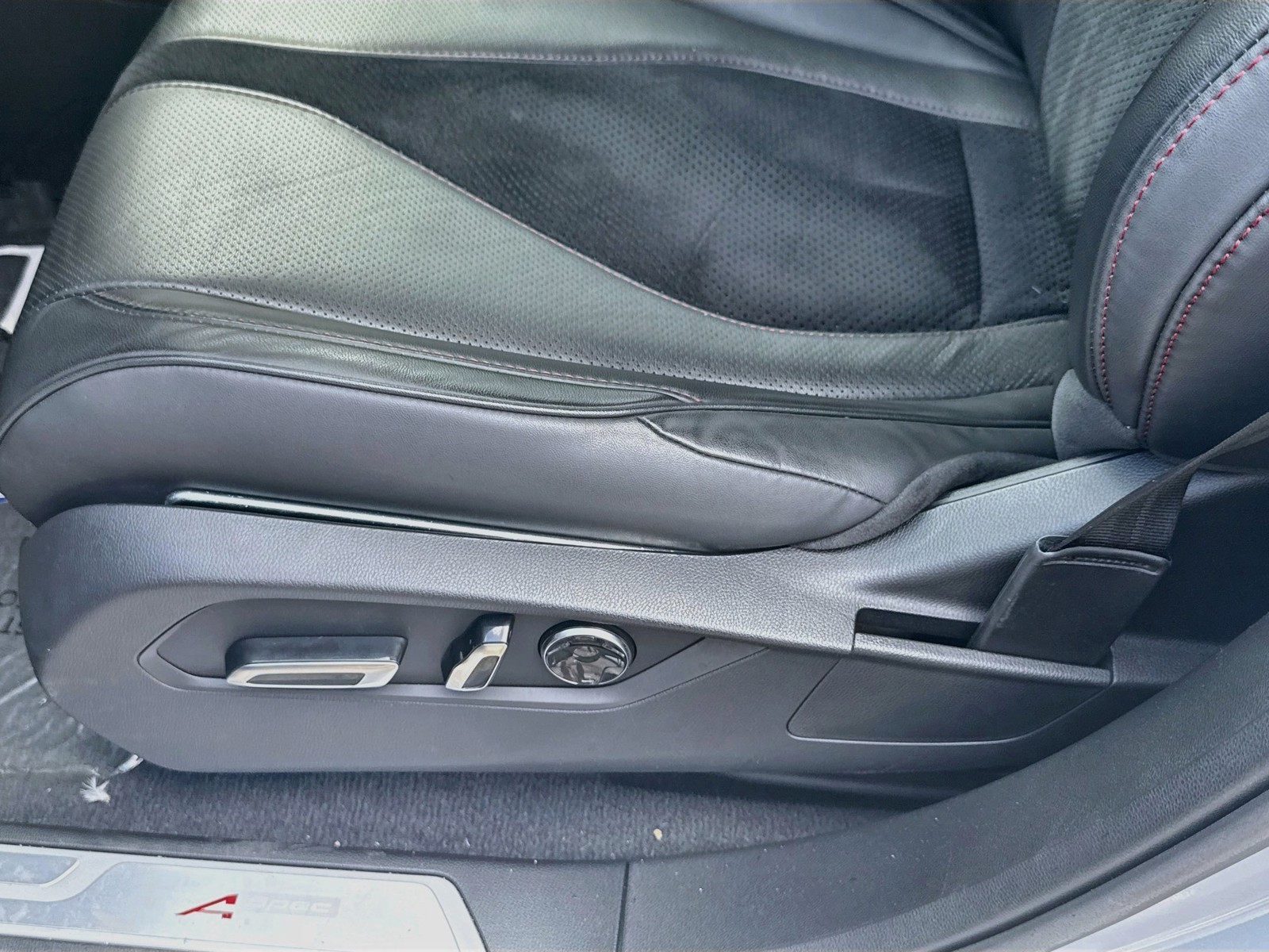 Used 2025 Urban Gray Pearl Acura w/A-Spec Package image 18