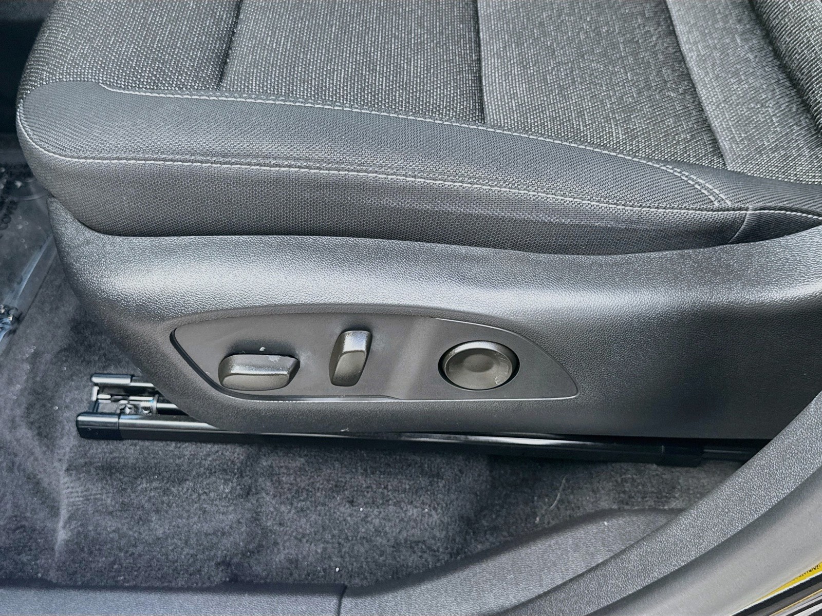 Used 2025 Mosaic Black Metallic Chevrolet FWD LT image 18