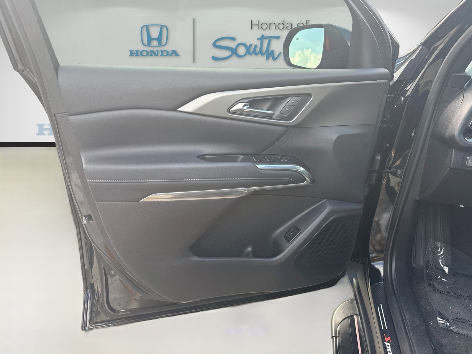 Used 2025 Mosaic Black Metallic Chevrolet FWD LT image 20
