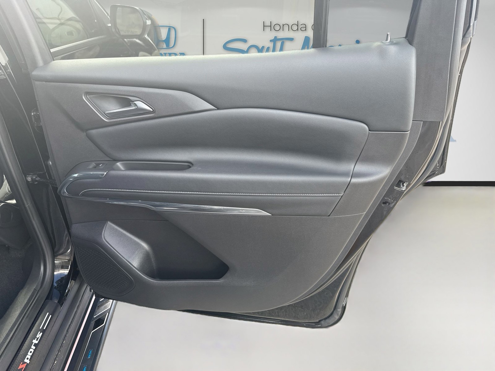 Used 2025 Mosaic Black Metallic Chevrolet FWD LT image 31