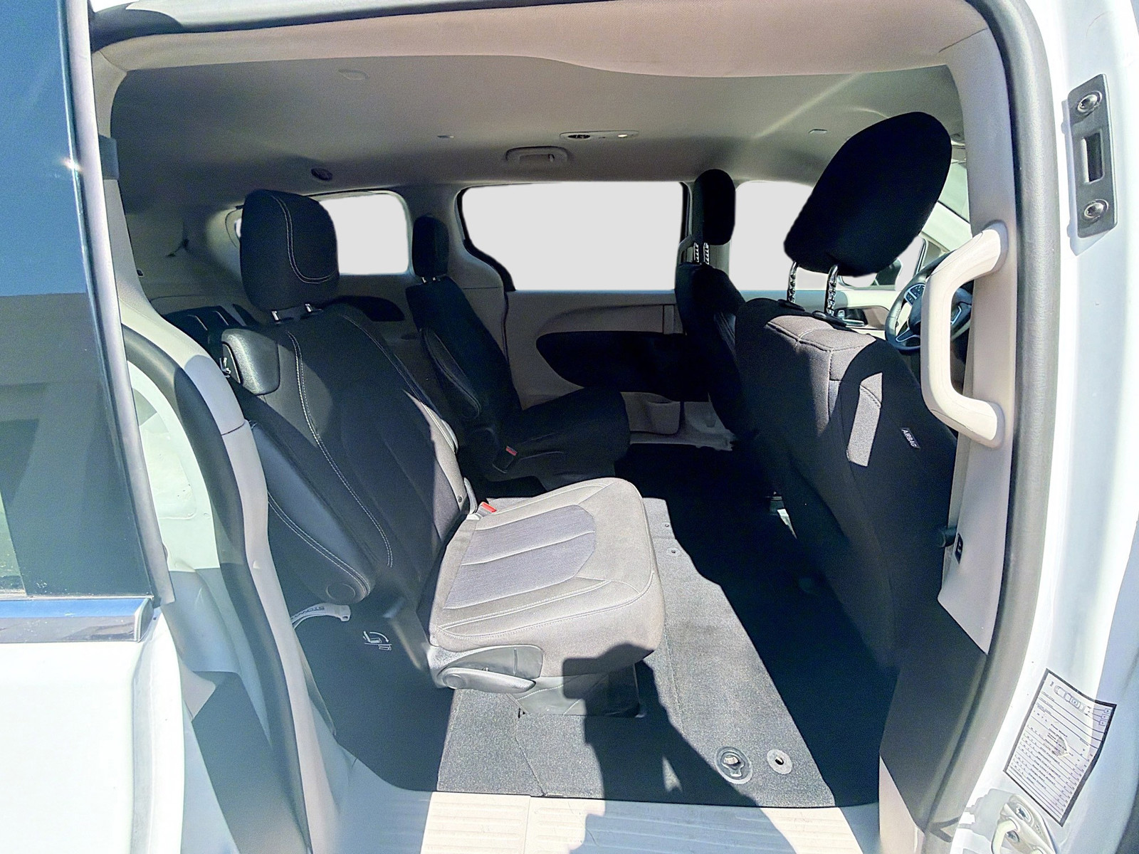 Used 2023 Bright White Clearcoat Chrysler LX image 27