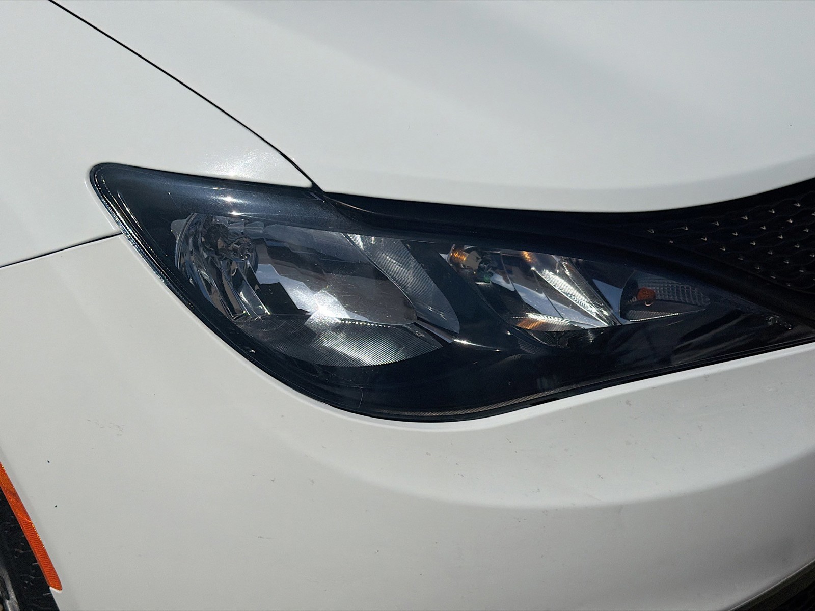 Used 2023 Bright White Clearcoat Chrysler LX image 32