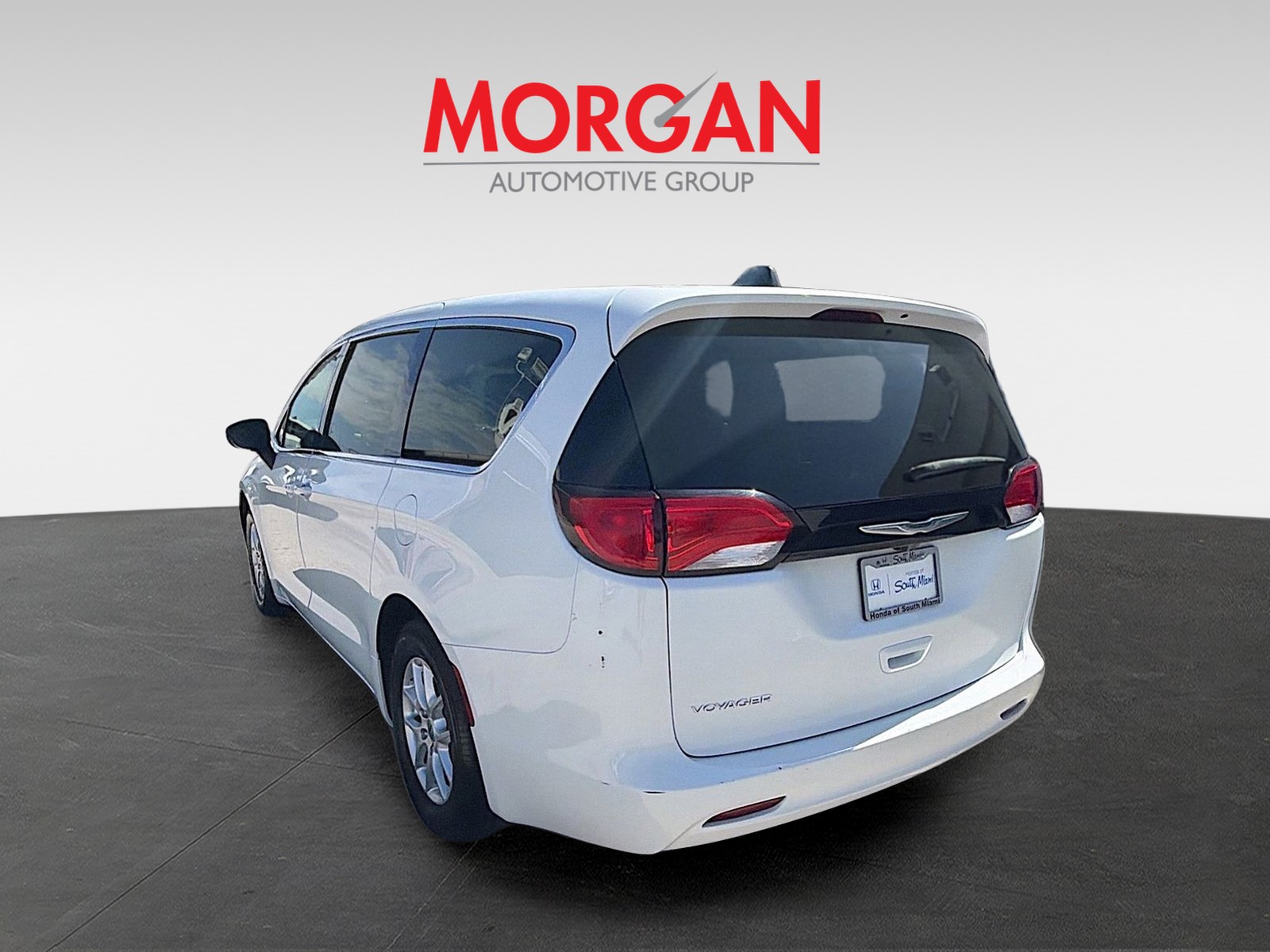 Used 2023 Bright White Clearcoat Chrysler LX image 5