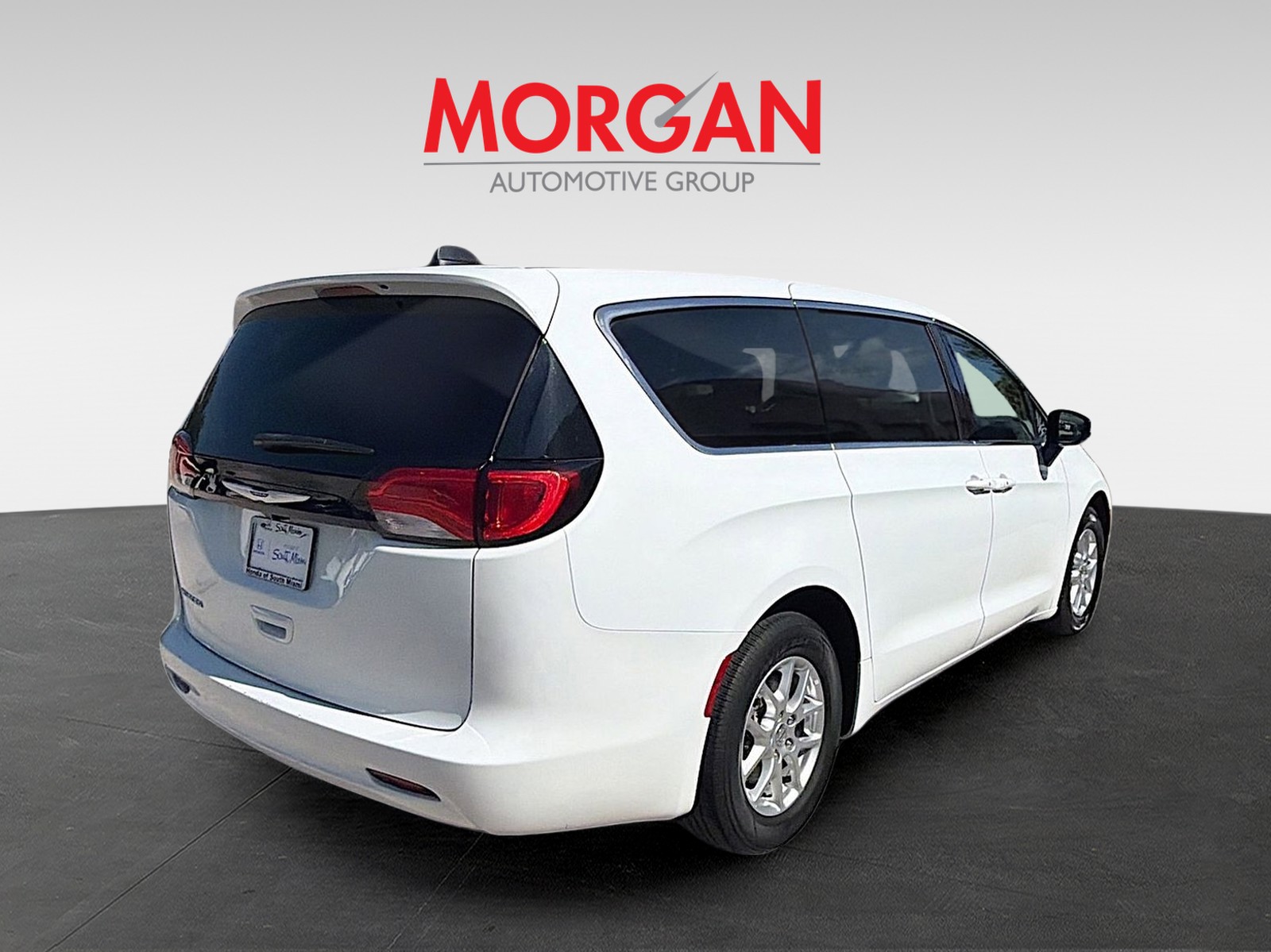 Used 2023 Bright White Clearcoat Chrysler LX image 7