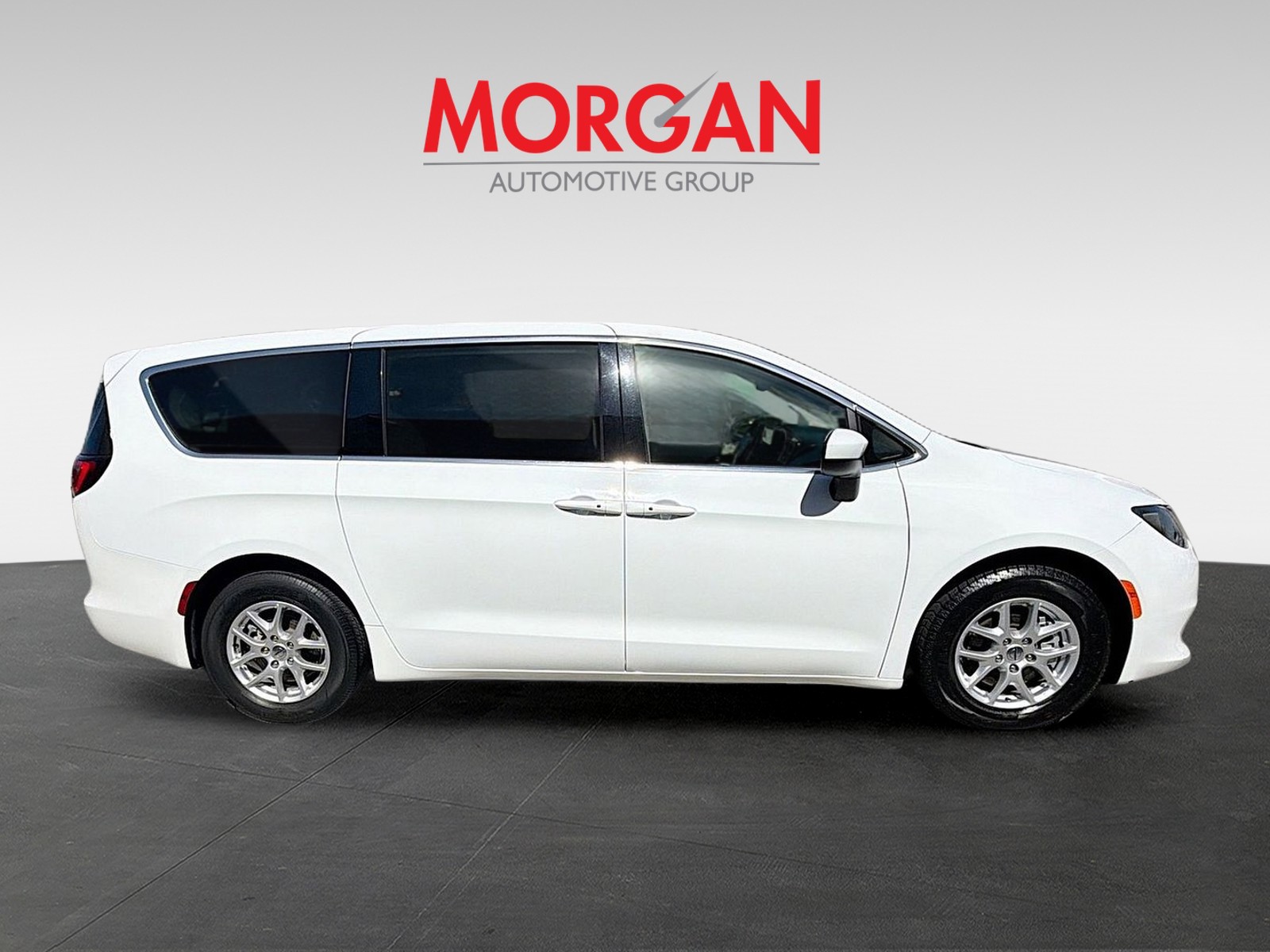 Used 2023 Bright White Clearcoat Chrysler LX image 8