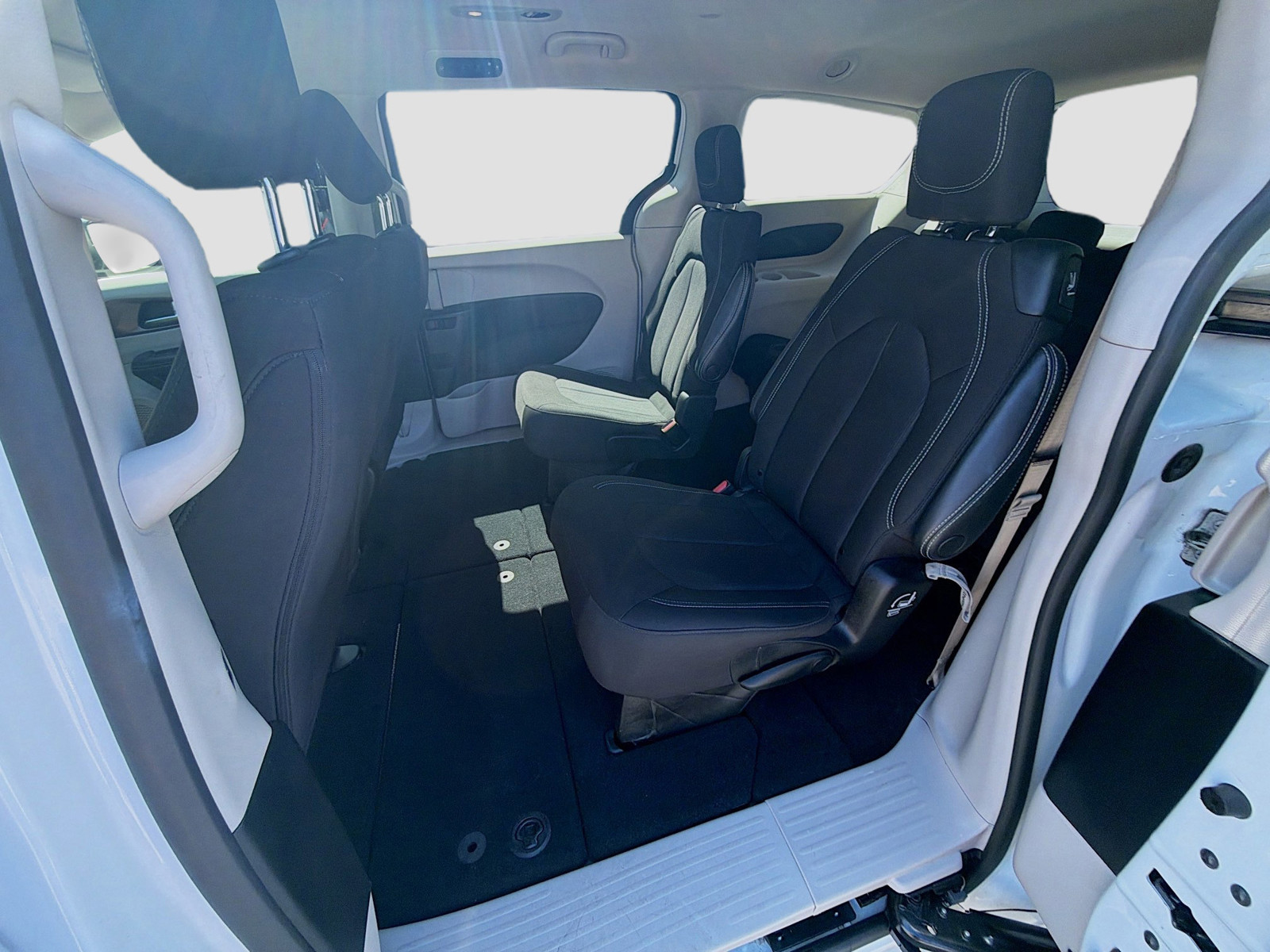 Used 2023 Bright White Clearcoat Chrysler LX image 23