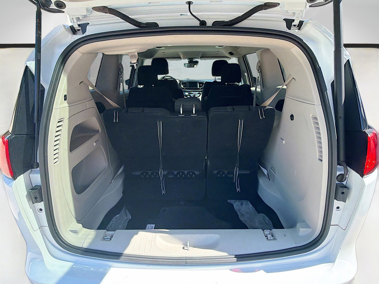 Used 2023 Bright White Clearcoat Chrysler LX image 25