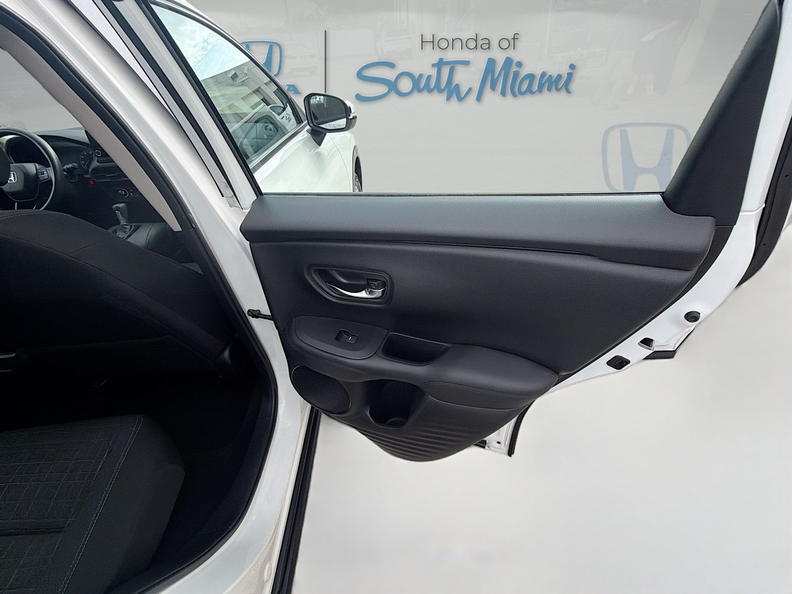 Used 2023 Platinum White Pearl Honda LX image 29