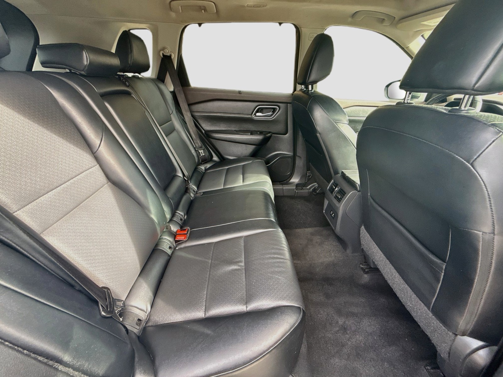 Used 2021 Gun Metallic Nissan SV image 28