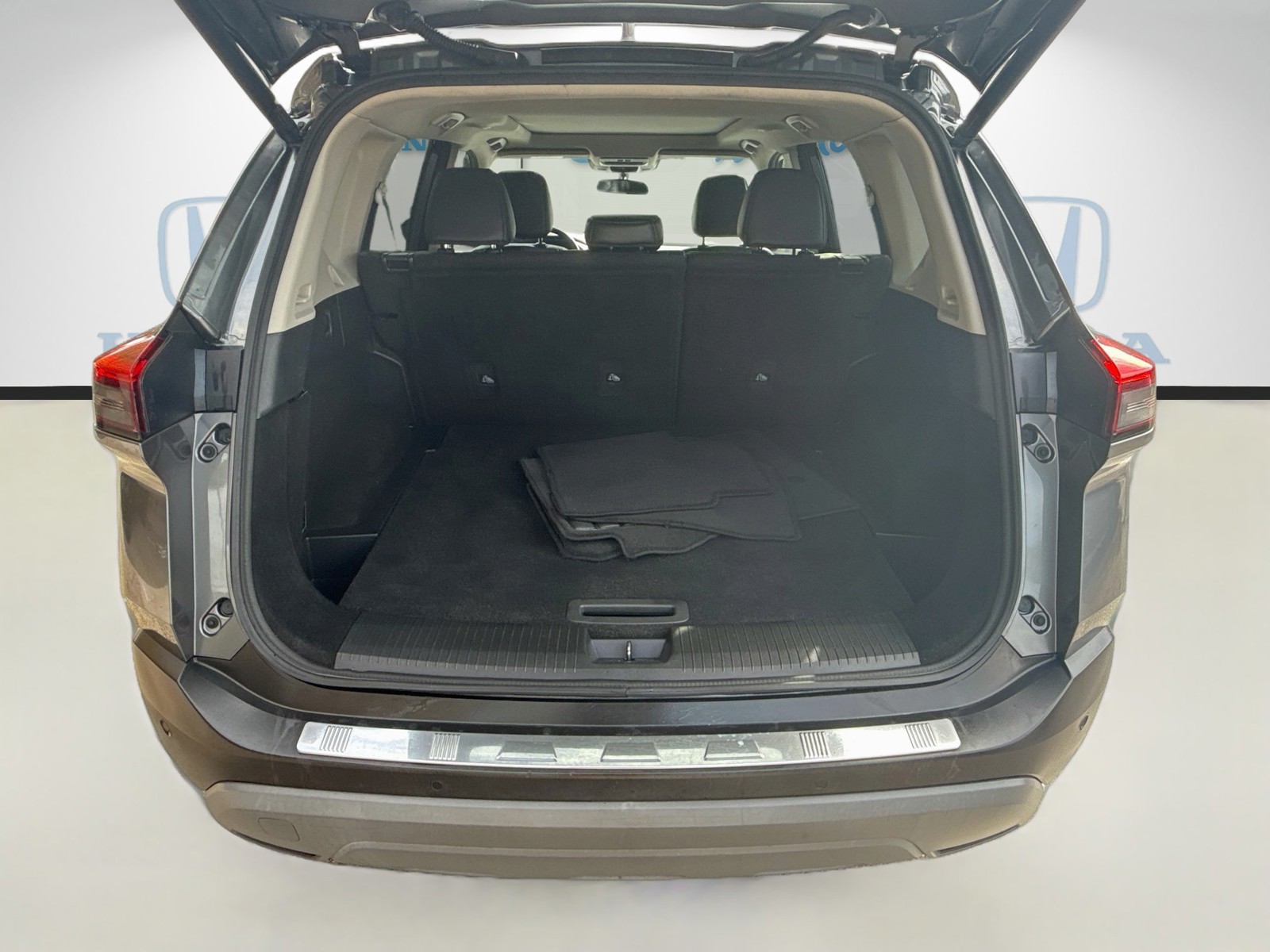 Used 2021 Gun Metallic Nissan SV image 26
