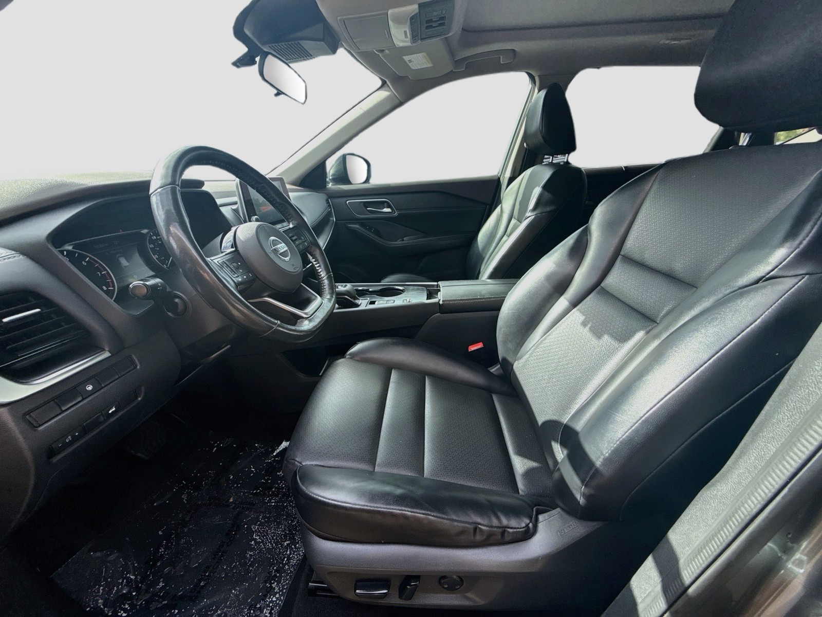 Used 2021 Gun Metallic Nissan SV image 18