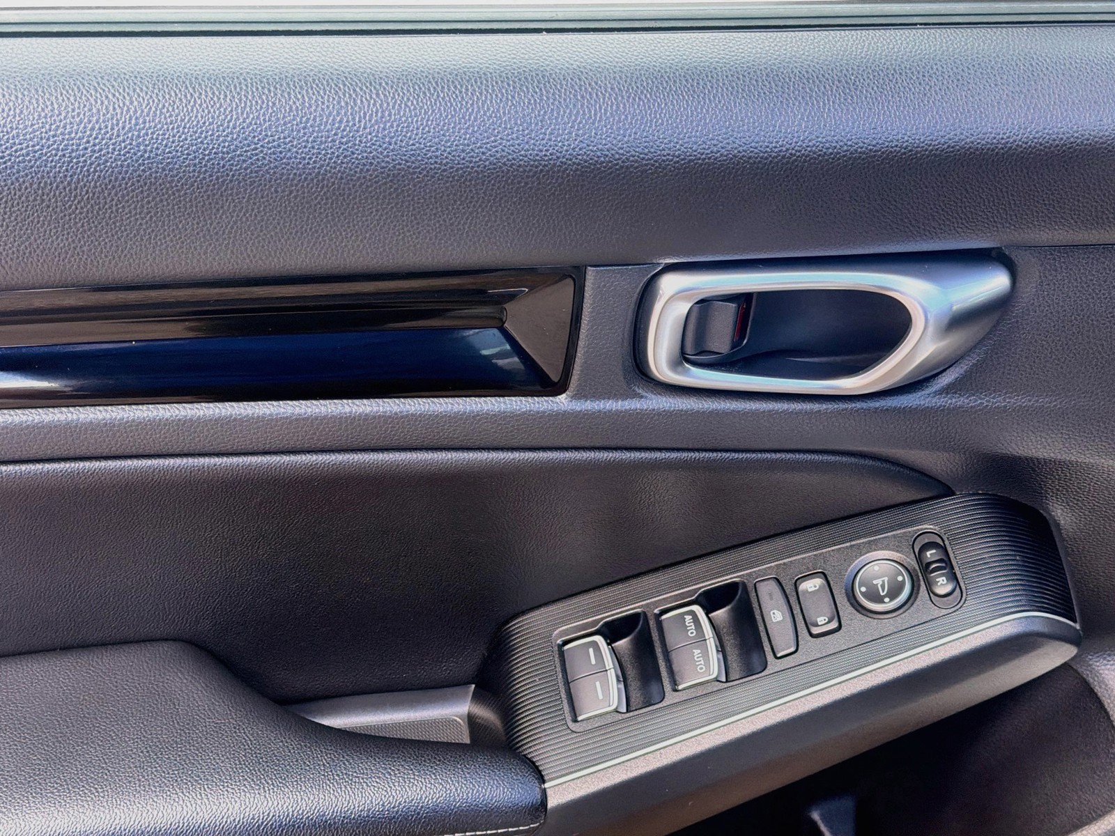 2024 Honda Civic Hatchback Sport Touring - Photo 17