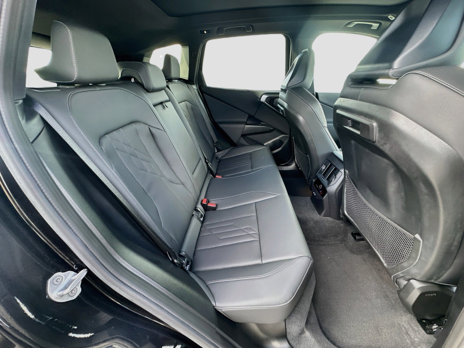 Certified Used 2025 Black BMW M50 xDrive image 27