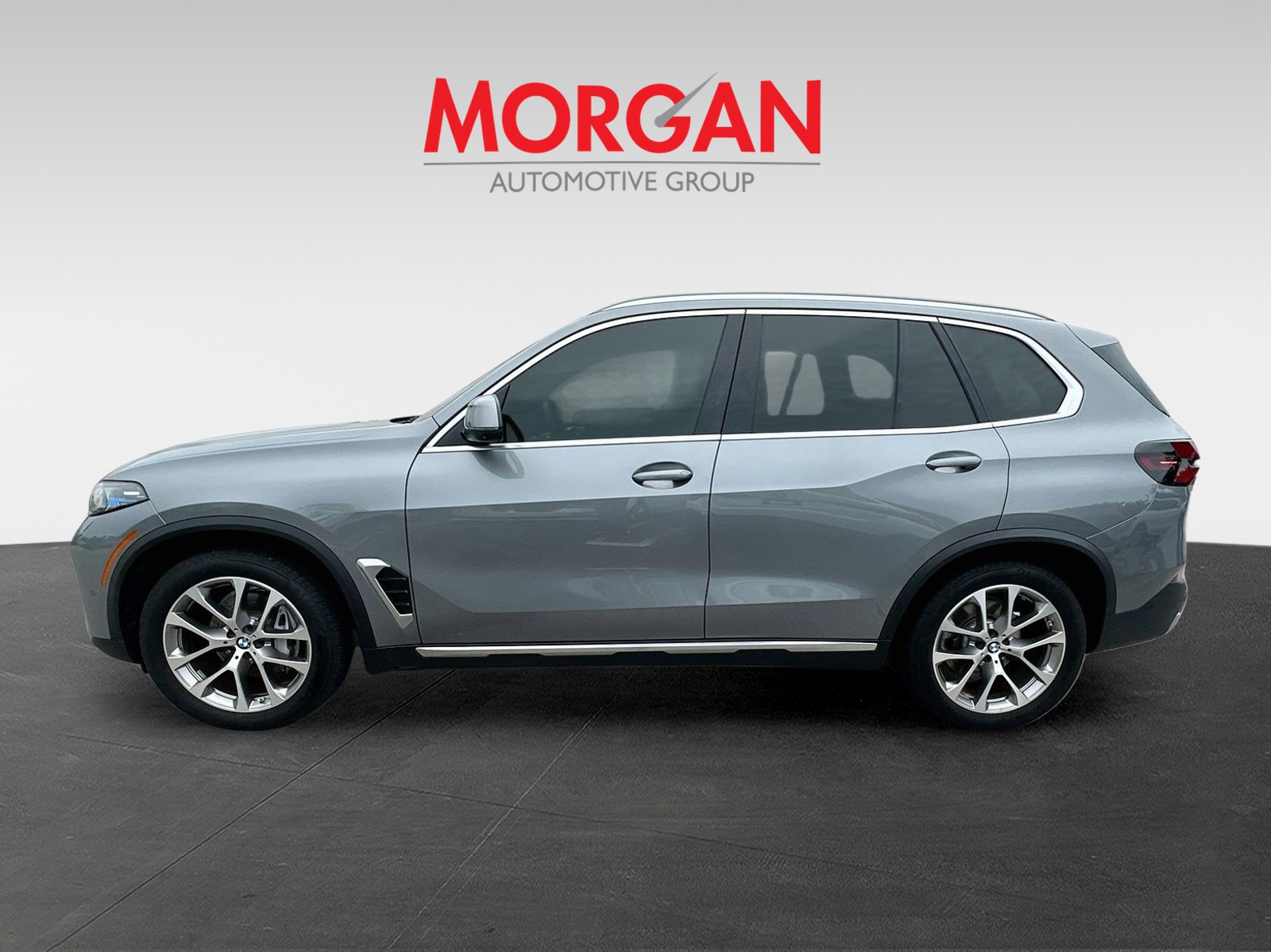 Certified Used 2025 Gray BMW xDrive40i image 4