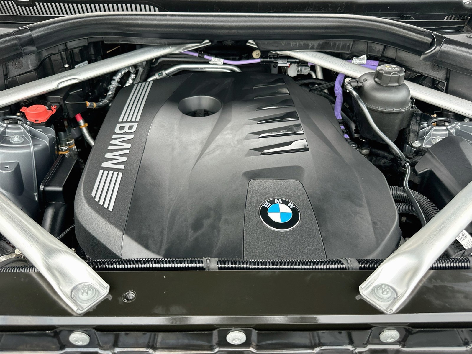 Certified Used 2025 Gray BMW xDrive40i image 32