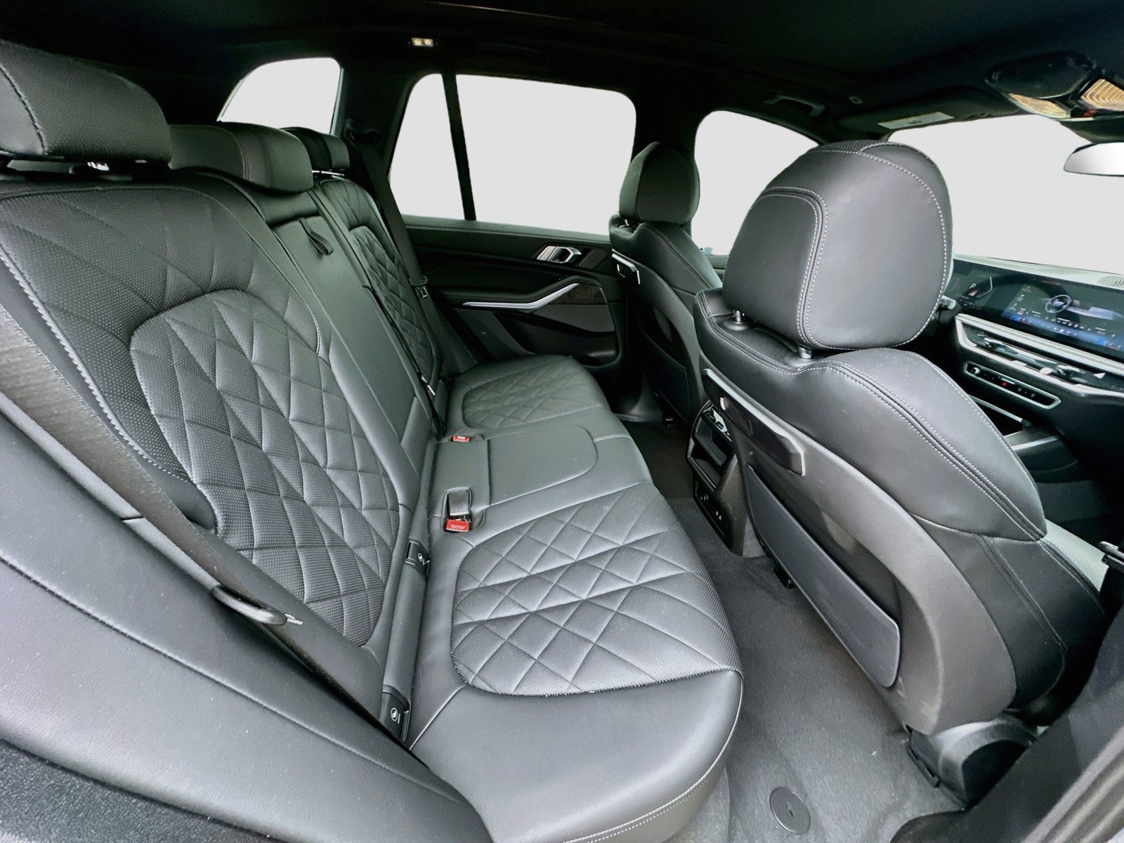 Certified Used 2025 Gray BMW xDrive40i image 27