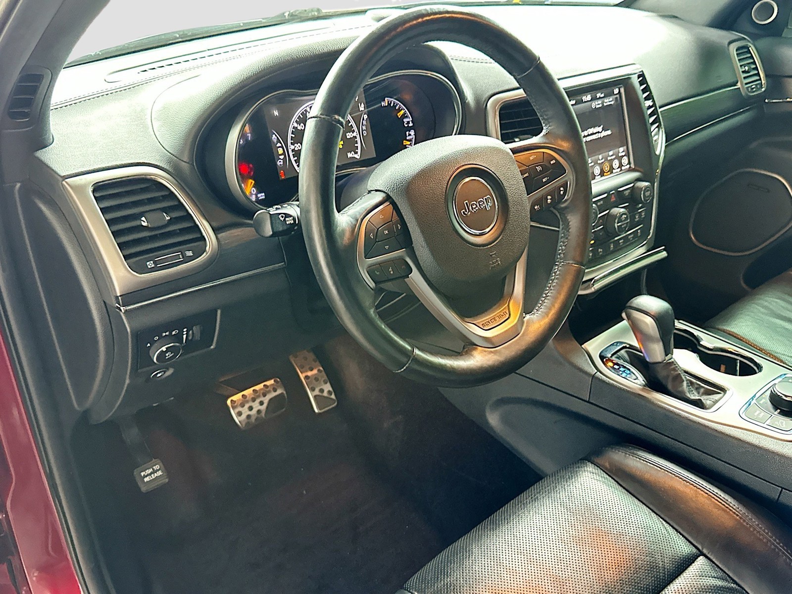 Used 2018 Red Jeep Overland image 9