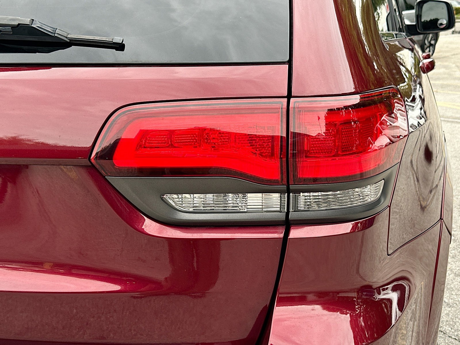 Used 2018 Red Jeep Overland image 32