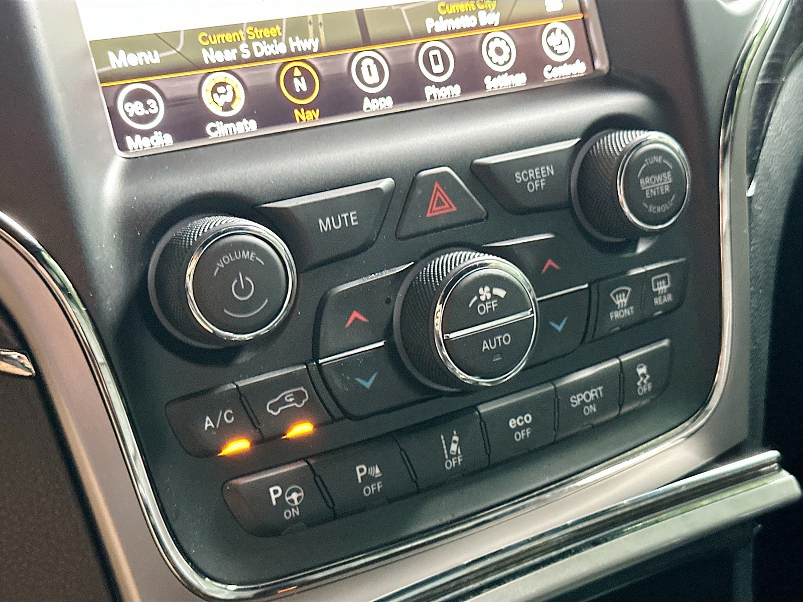Used 2018 Red Jeep Overland image 16