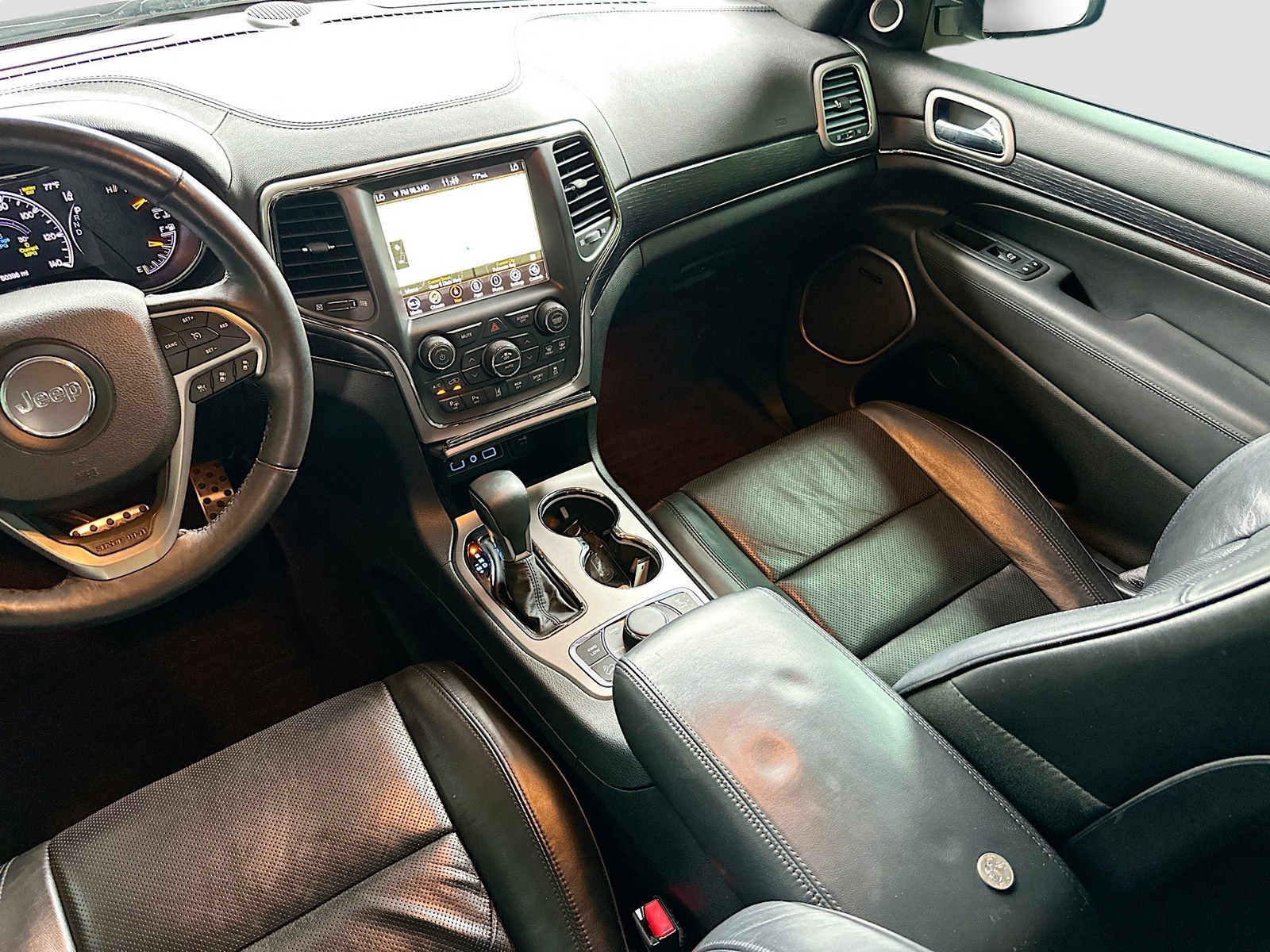 Used 2018 Red Jeep Overland image 24