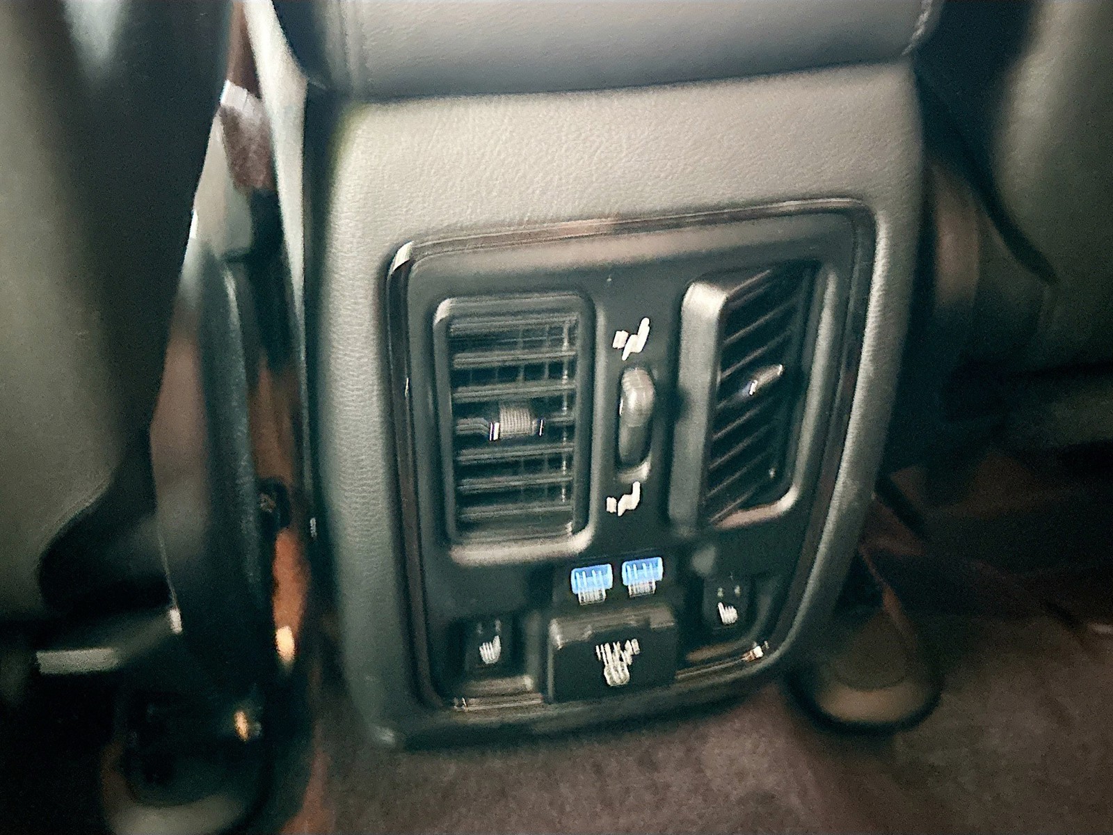 Used 2018 Red Jeep Overland image 26